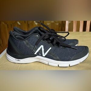 New Balance Black and White Athletic Shoes Sneakers Womens 8.5